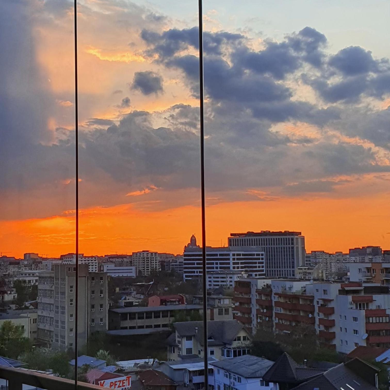 Lovely Apartment With City View Bucharest Exterior photo