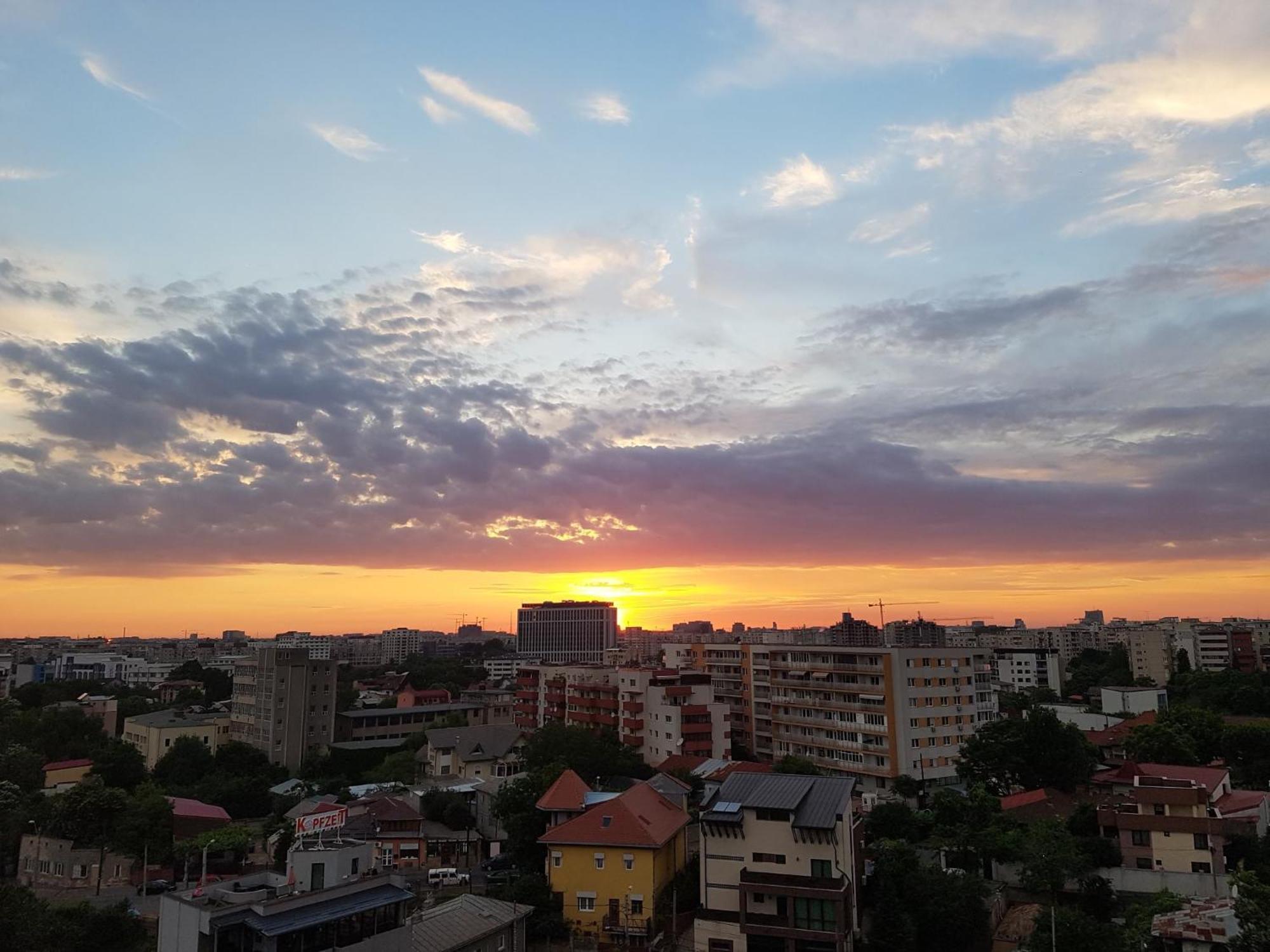 Lovely Apartment With City View Bucharest Exterior photo